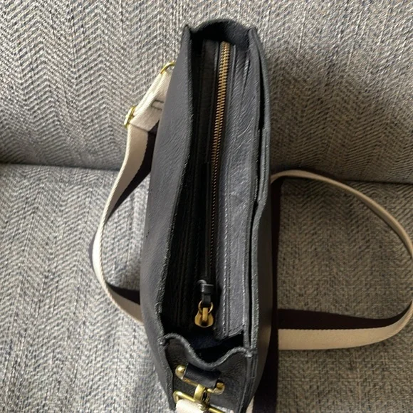 MADEWELL The Transport SaddleBag Black Leather Crossbody Sling Bag - Picture 6 of 16